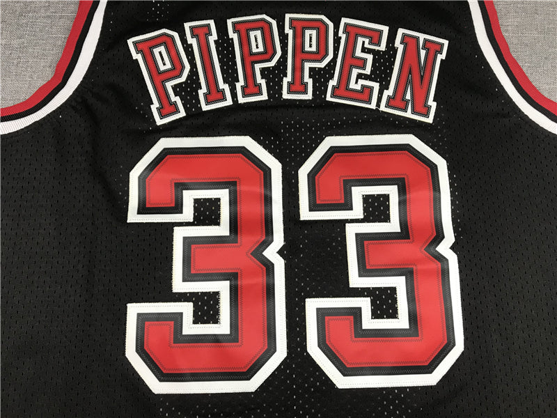 Men's Chicago Bulls Scottie Pippen 1997-98 Black Hardwood Classics Swingman Jersey